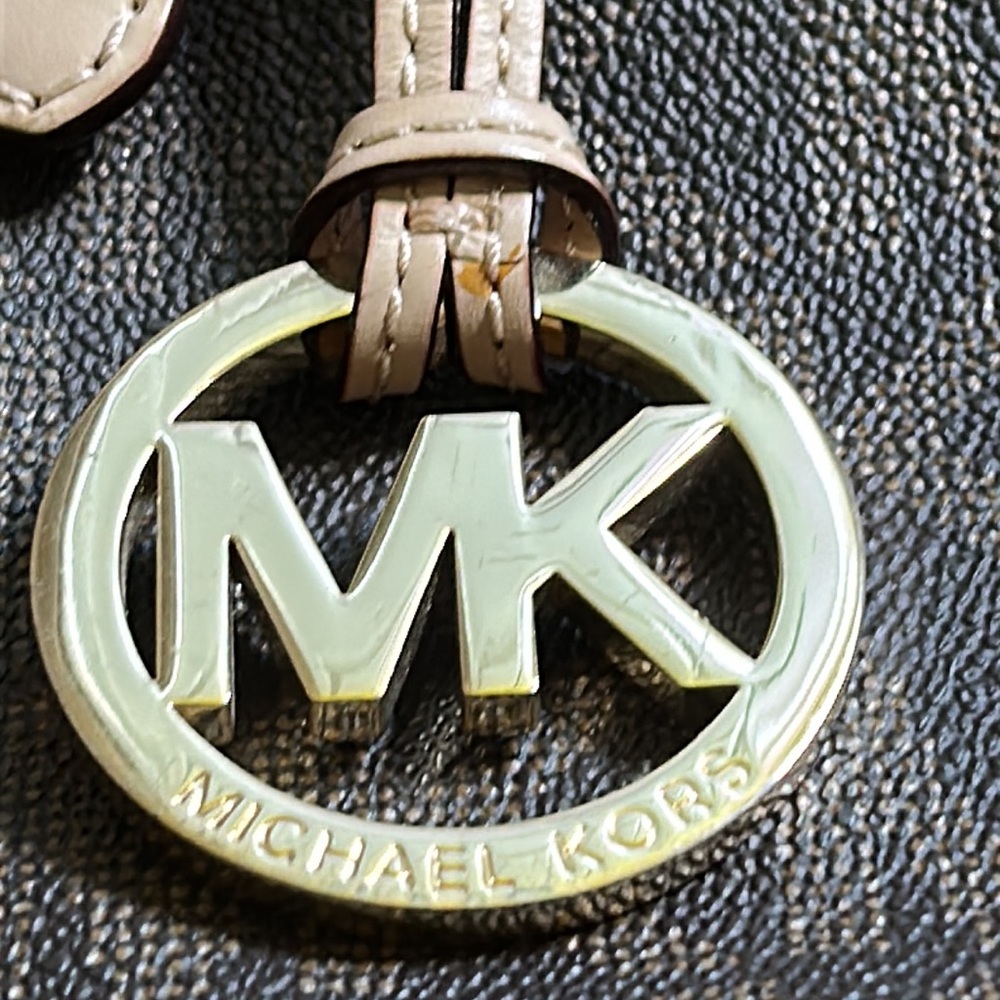 Michael Kors purse - Picture 6 of 16